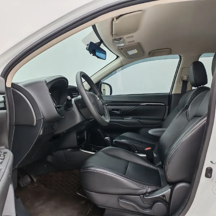 2021 Mitsubishi Outlander 2.0L 166HP L4 CVT,autocango,china used car exporter,china ev exporter,chinese used car exporter,chinese used ev exporter