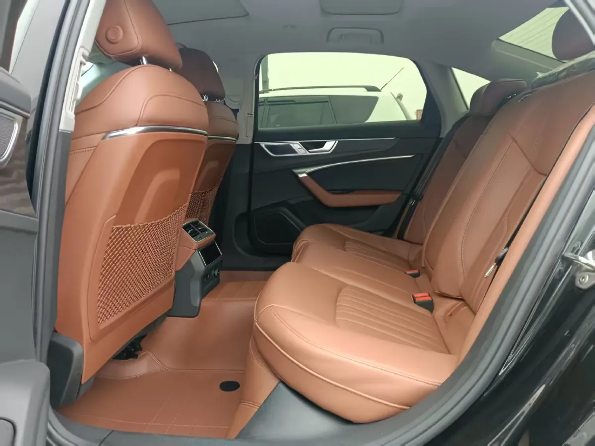 2024 Audi A6L 2.0T 245HP L4 7DCT,autocango,china used car exporter,china ev exporter,chinese used car exporter,chinese used ev exporter