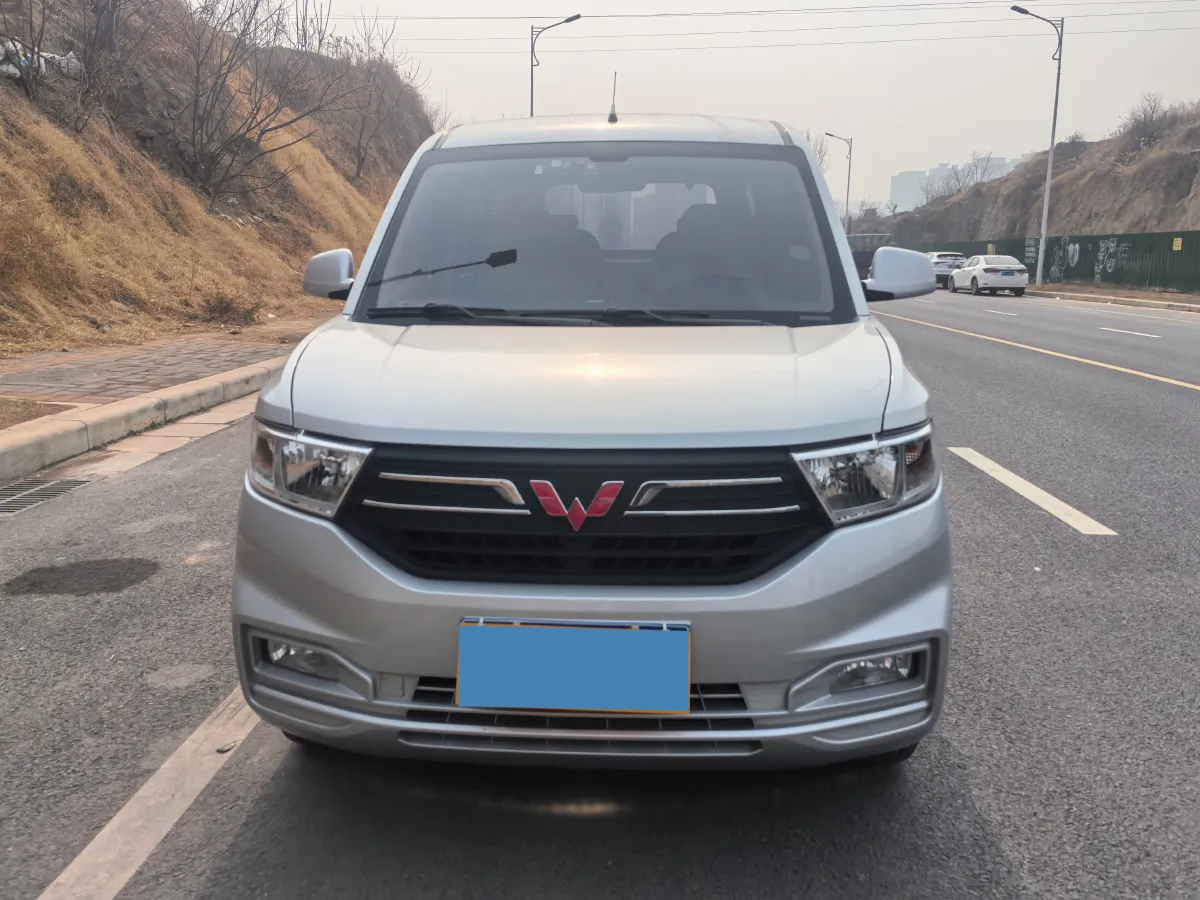 2019 WuLing HongGuang V 1.5L 99HP L4 6MT,autocango,china used car exporter,china ev exporter,chinese used car exporter,chinese used ev exporter