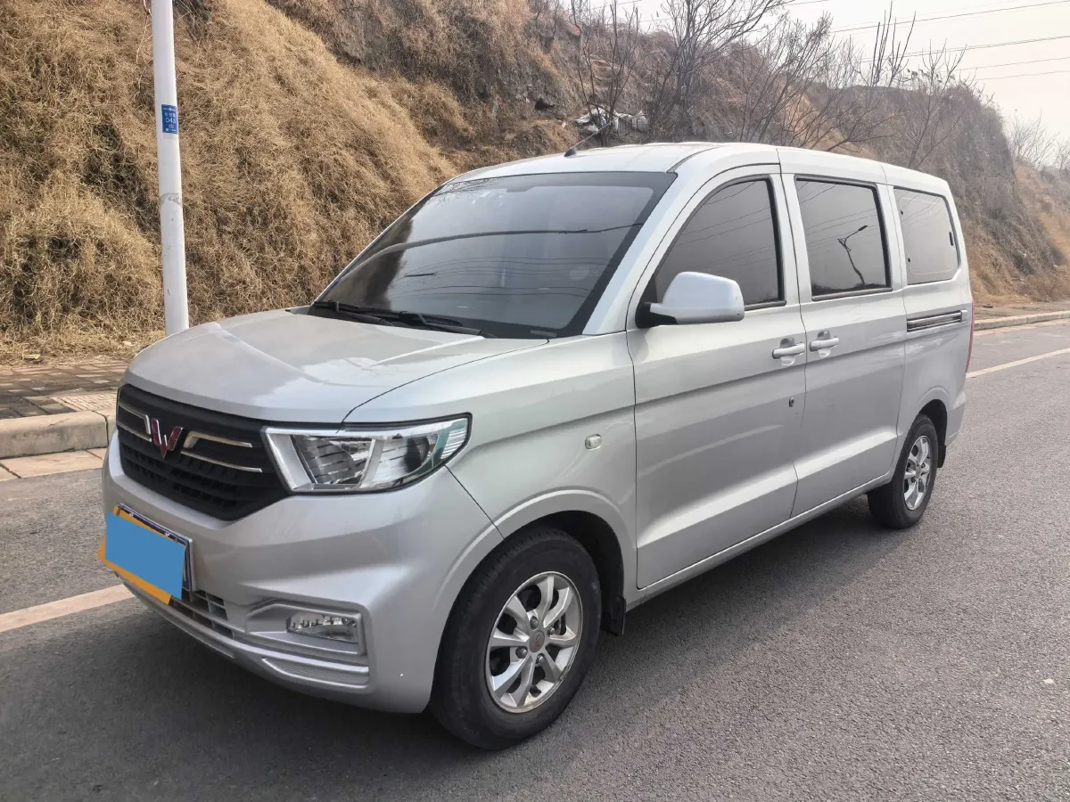 2019 WuLing HongGuang V 1.5L 99HP L4 6MT,autocango,china used car exporter,china ev exporter,chinese used car exporter,chinese used ev exporter
