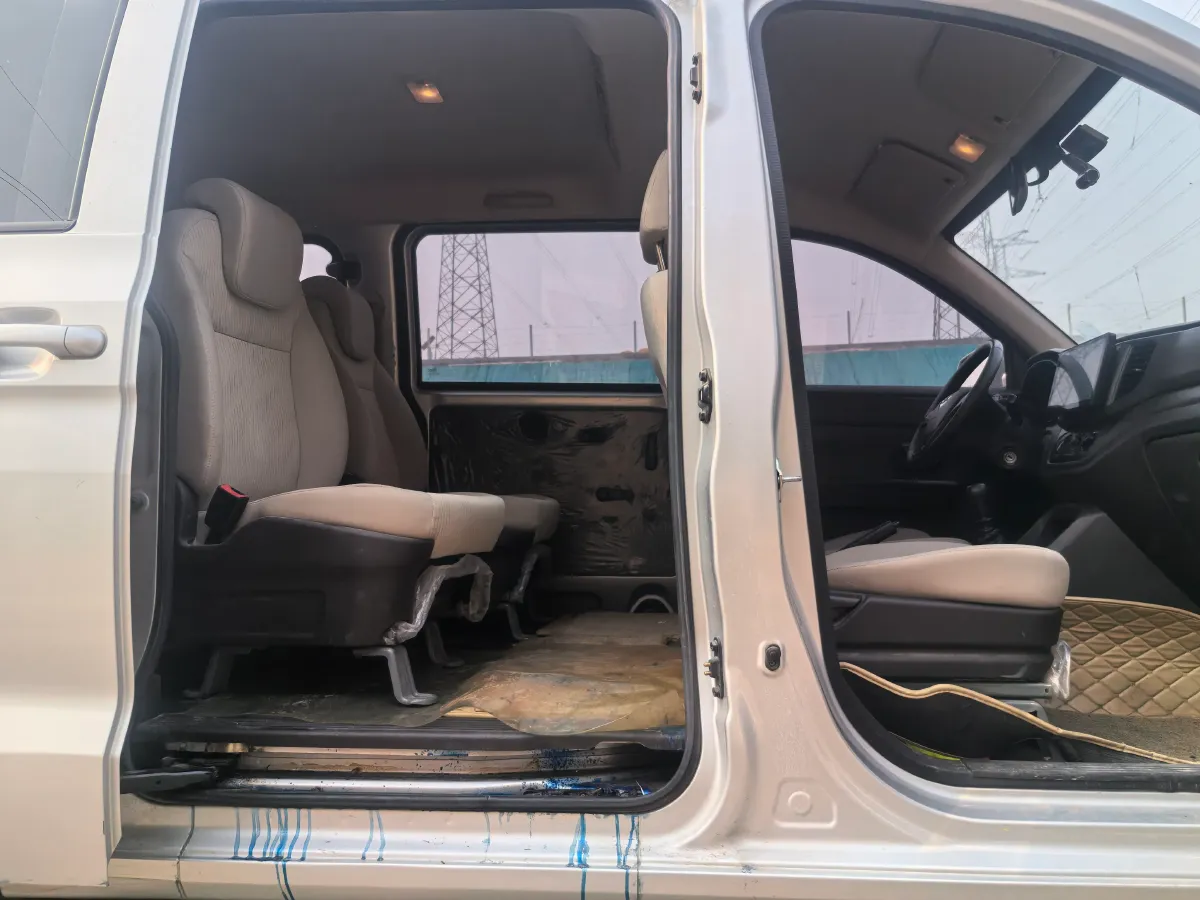 2019 WuLing HongGuang V 1.5L 99HP L4 6MT,autocango,china used car exporter,china ev exporter,chinese used car exporter,chinese used ev exporter