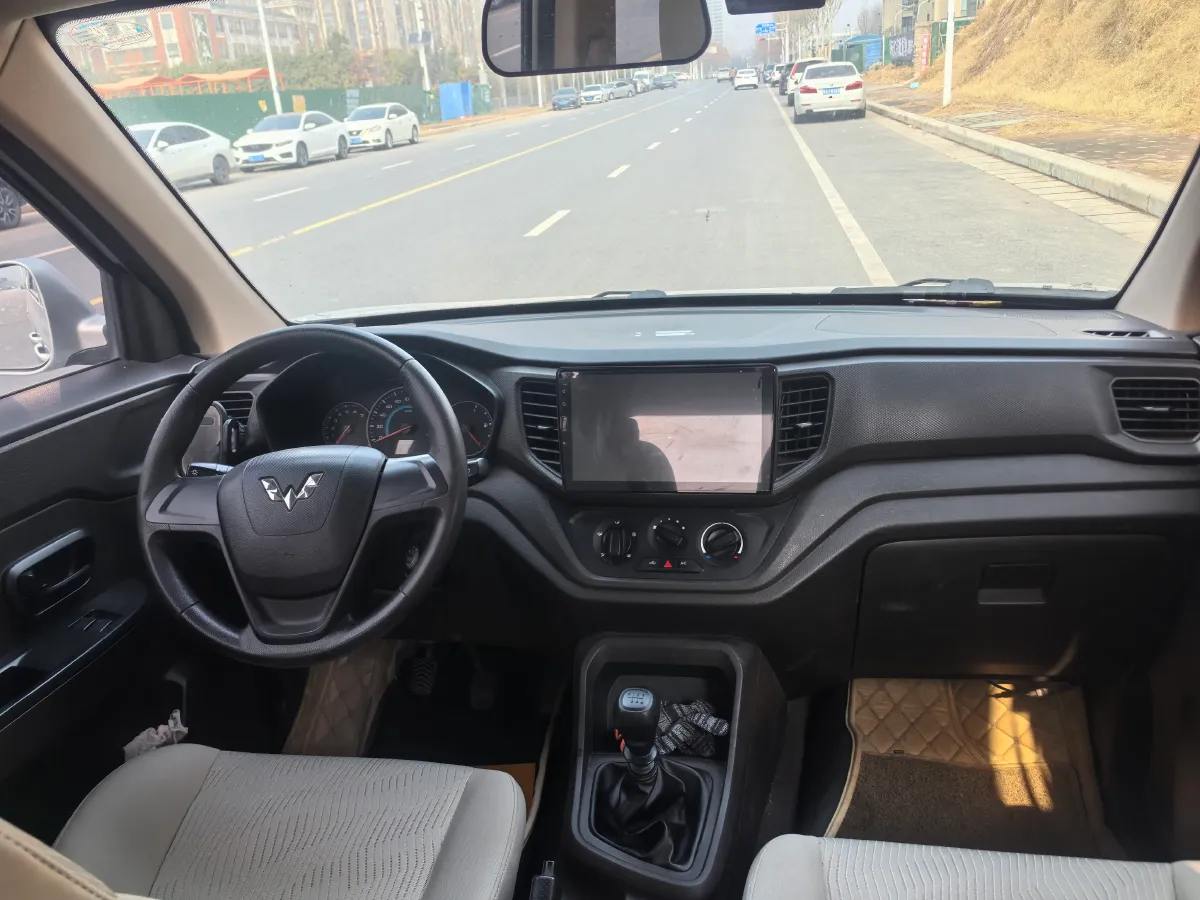 2019 WuLing HongGuang V 1.5L 99HP L4 6MT,autocango,china used car exporter,china ev exporter,chinese used car exporter,chinese used ev exporter
