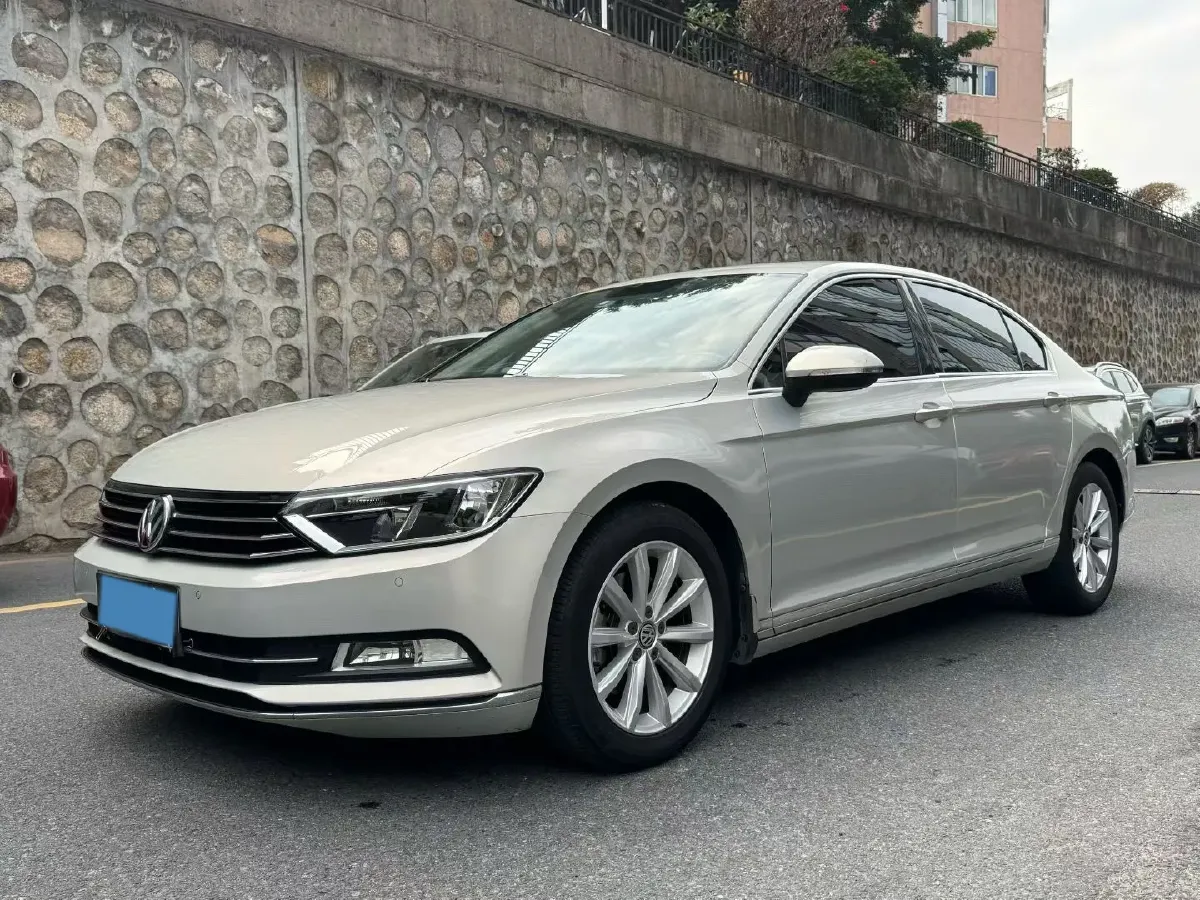 2018 Volkswagen Magotan 1.8T 180HP L4 7DCT,autocango,china used car exporter,china ev exporter,chinese used car exporter,chinese used ev exporter