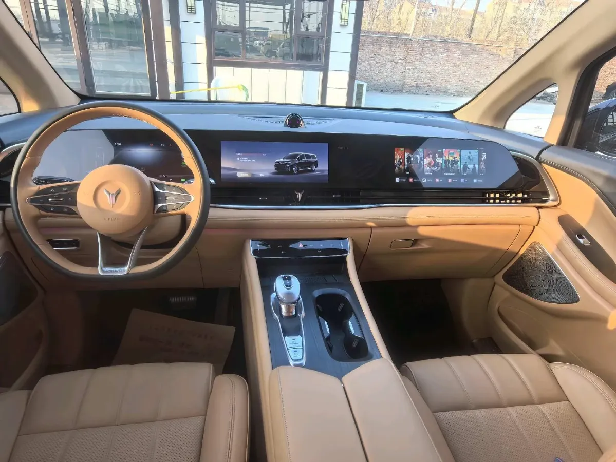 2024 Voyah Dream 1.5T 150HP L4 PHEV 43KWH,autocango,china used car exporter,china ev exporter,chinese used car exporter,chinese used ev exporter