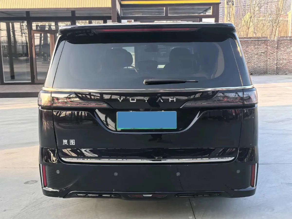 2024 Voyah Dream 1.5T 150HP L4 PHEV 43KWH,autocango,china used car exporter,china ev exporter,chinese used car exporter,chinese used ev exporter
