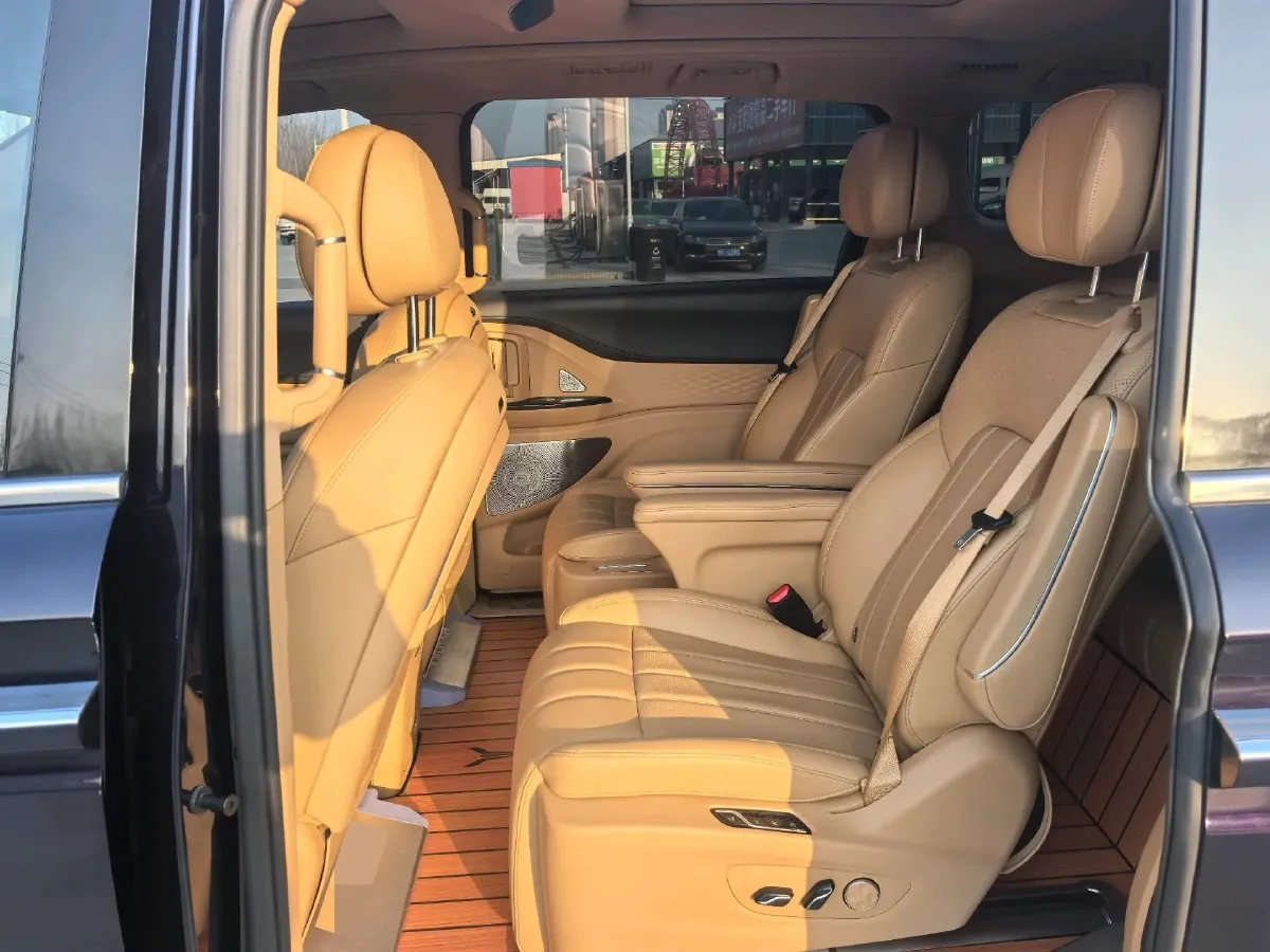 2024 Voyah Dream 1.5T 150HP L4 PHEV 43KWH,autocango,china used car exporter,china ev exporter,chinese used car exporter,chinese used ev exporter