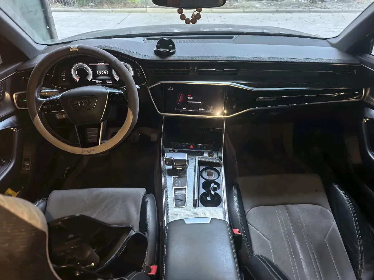 2021 Audi A6L 2.0T 224HP L4 7DCT,autocango,china used car exporter,china ev exporter,chinese used car exporter,chinese used ev exporter