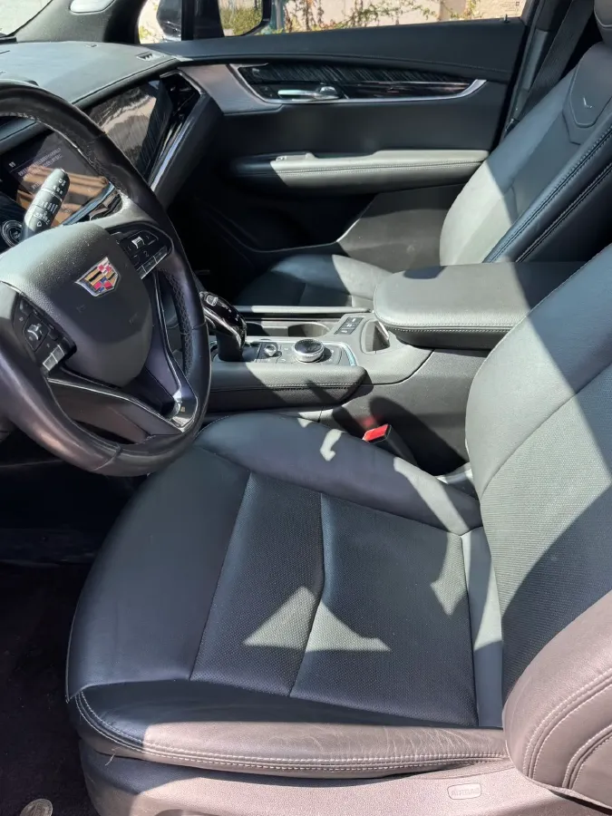 2022 Cadillac XT6 2.0T 237HP L4 9AT,autocango,china used car exporter,china ev exporter,chinese used car exporter,chinese used ev exporter