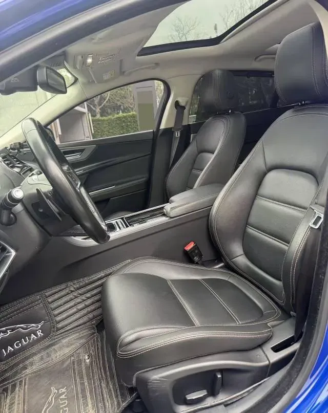 2019 Land Rover Discovery Sport 2.0T 200HP L4 9AT,autocango,china used car exporter,china ev exporter,chinese used car exporter,chinese used ev exporter