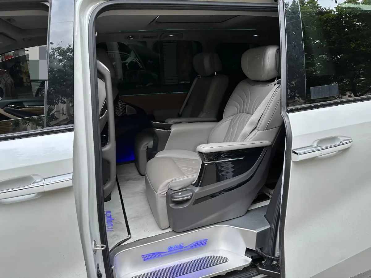 2024 GAC Trumpchi M8 2.0T 252HP L4 8AT,autocango,china used car exporter,china ev exporter,chinese used car exporter,chinese used ev exporter