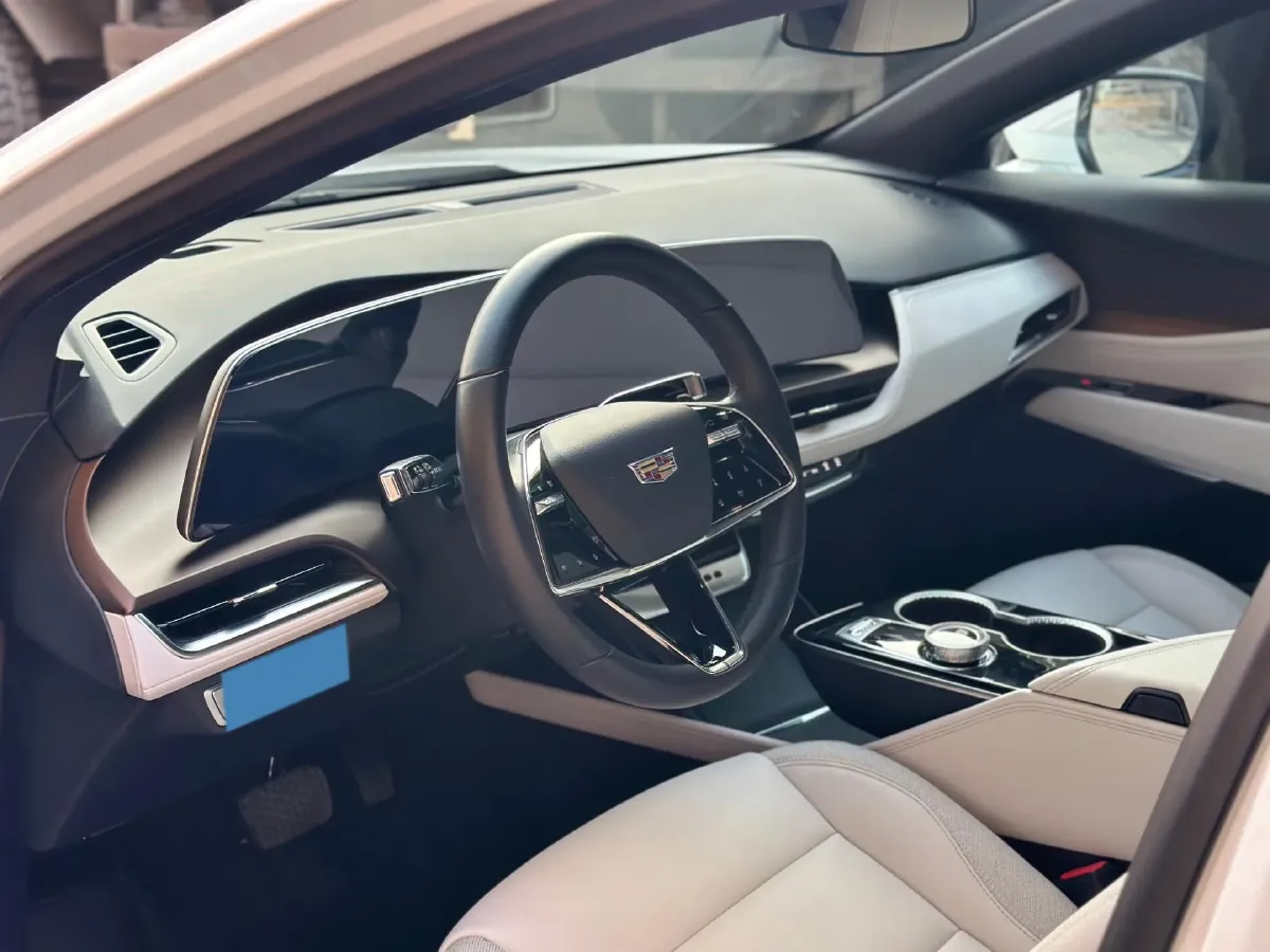 2023 Cadillac GT4 1.5T 211HP L4 9AT,autocango,china used car exporter,china ev exporter,chinese used car exporter,chinese used ev exporter