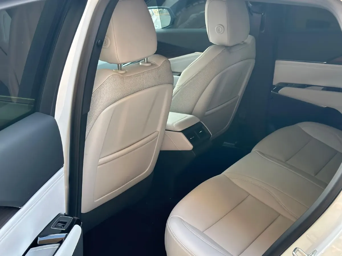 2023 Cadillac GT4 1.5T 211HP L4 9AT,autocango,china used car exporter,china ev exporter,chinese used car exporter,chinese used ev exporter