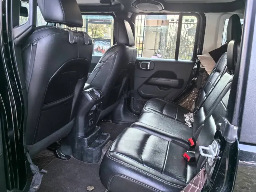2021 Jeep Wrangler 2.0T 266HP L4 8AT,autocango,china used car exporter,china ev exporter,chinese used car exporter,chinese used ev exporter