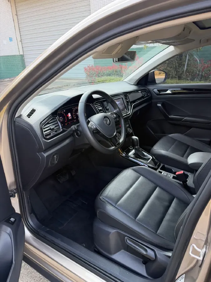 2020 Volkswagen T-Roc 1.4T 150HP L4 7DCT,autocango,china used car exporter,china ev exporter,chinese used car exporter,chinese used ev exporter