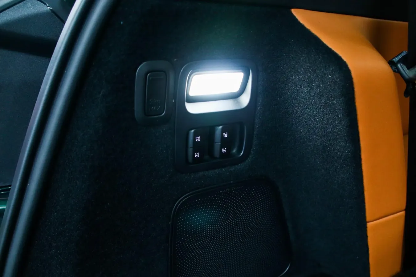 2024 AITO AITO M9 1.5T 152HP L4 REEV 42KWH,autocango,china used car exporter,china ev exporter,chinese used car exporter,chinese used ev exporter