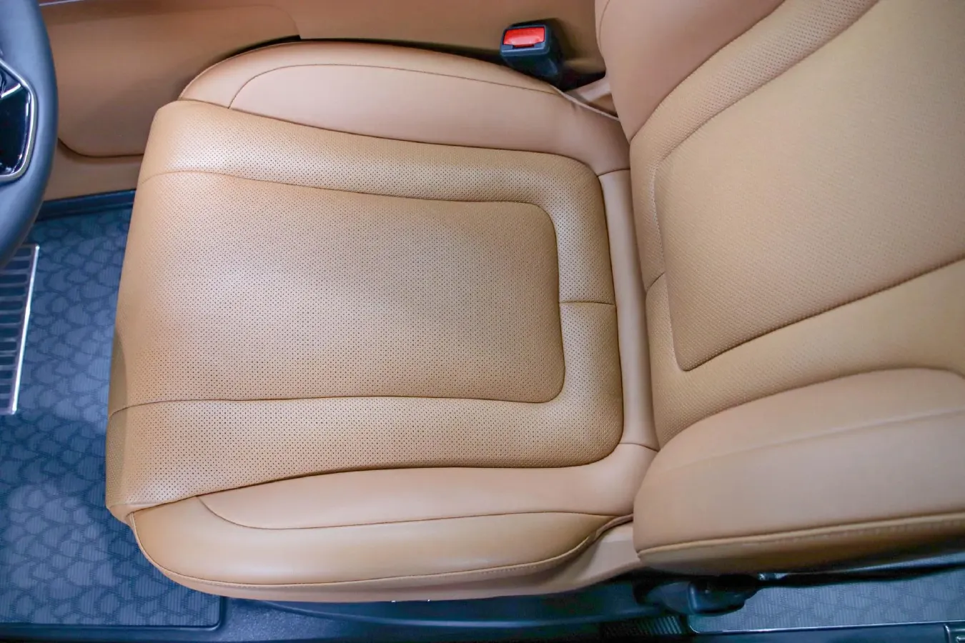 2024 AITO AITO M9 1.5T 152HP L4 REEV 42KWH,autocango,china used car exporter,china ev exporter,chinese used car exporter,chinese used ev exporter