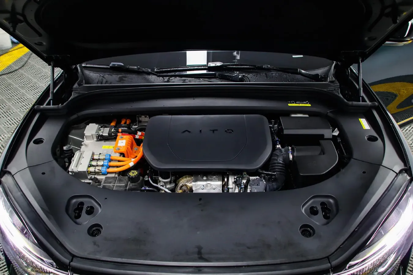 2024 AITO AITO M9 1.5T 152HP L4 REEV 42KWH,autocango,china used car exporter,china ev exporter,chinese used car exporter,chinese used ev exporter