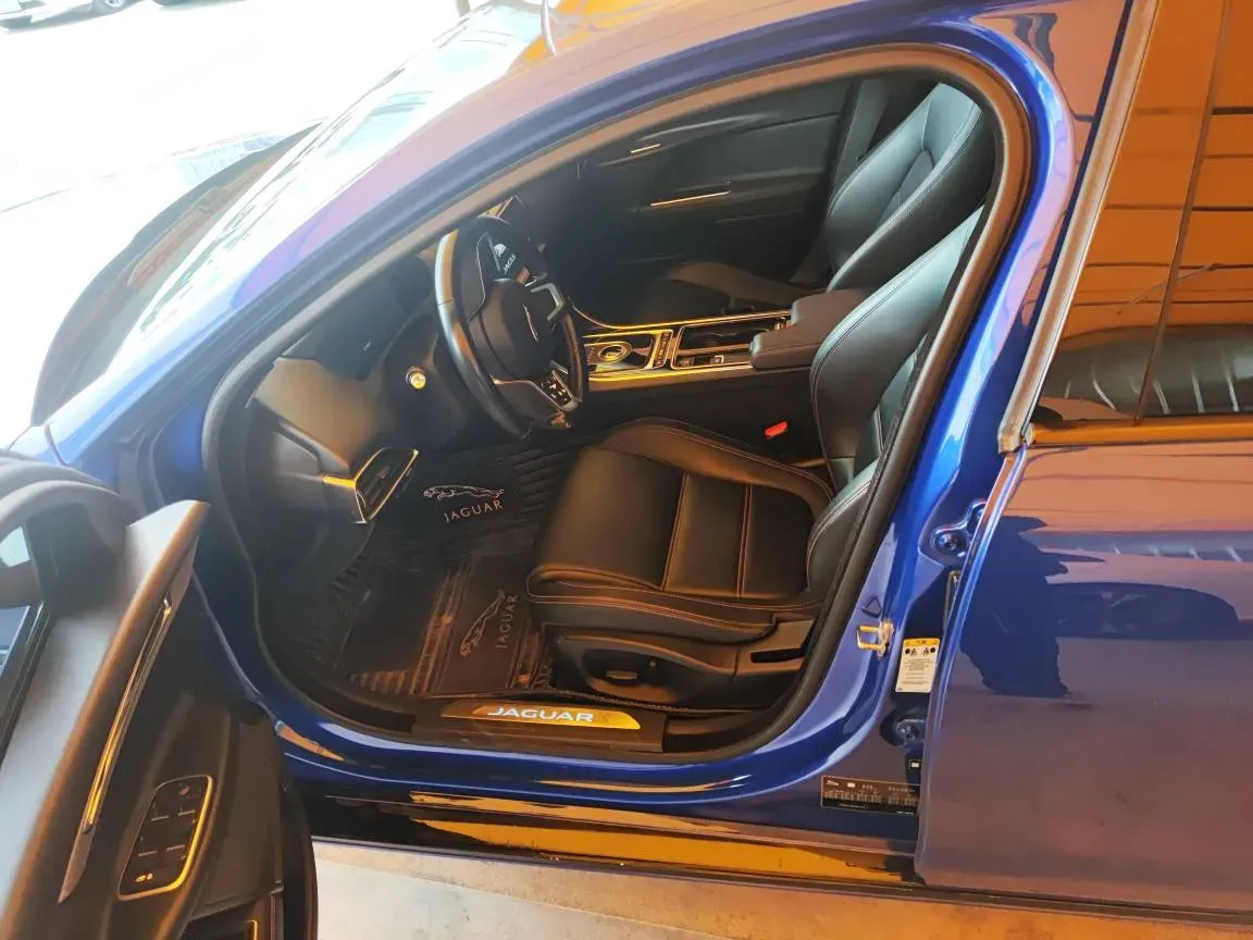 2019 Land Rover Discovery Sport 2.0T 200HP L4 9AT,autocango,china used car exporter,china ev exporter,chinese used car exporter,chinese used ev exporter