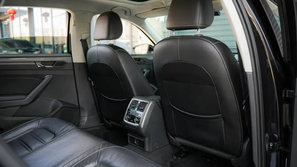 2017 Volkswagen Passat 1.8T 180HP L4 7DCT,autocango,china used car exporter,china ev exporter,chinese used car exporter,chinese used ev exporter