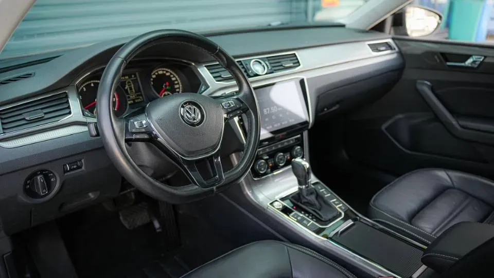 2017 Volkswagen Passat 1.8T 180HP L4 7DCT,autocango,china used car exporter,china ev exporter,chinese used car exporter,chinese used ev exporter