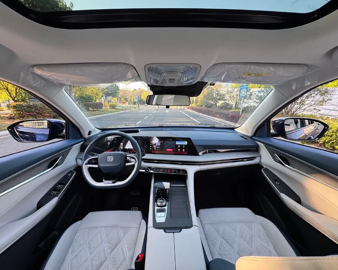 2022 ChangAn CS75 Plus 1.5T 188HP L4 8AT,autocango,china used car exporter,china ev exporter,chinese used car exporter,chinese used ev exporter