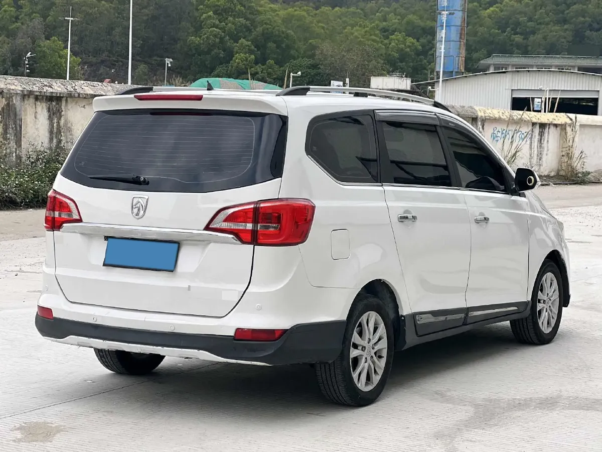 2016 BaoJun 560 1.5T 150HP L4 6MT,autocango,china used car exporter,china ev exporter,chinese used car exporter,chinese used ev exporter