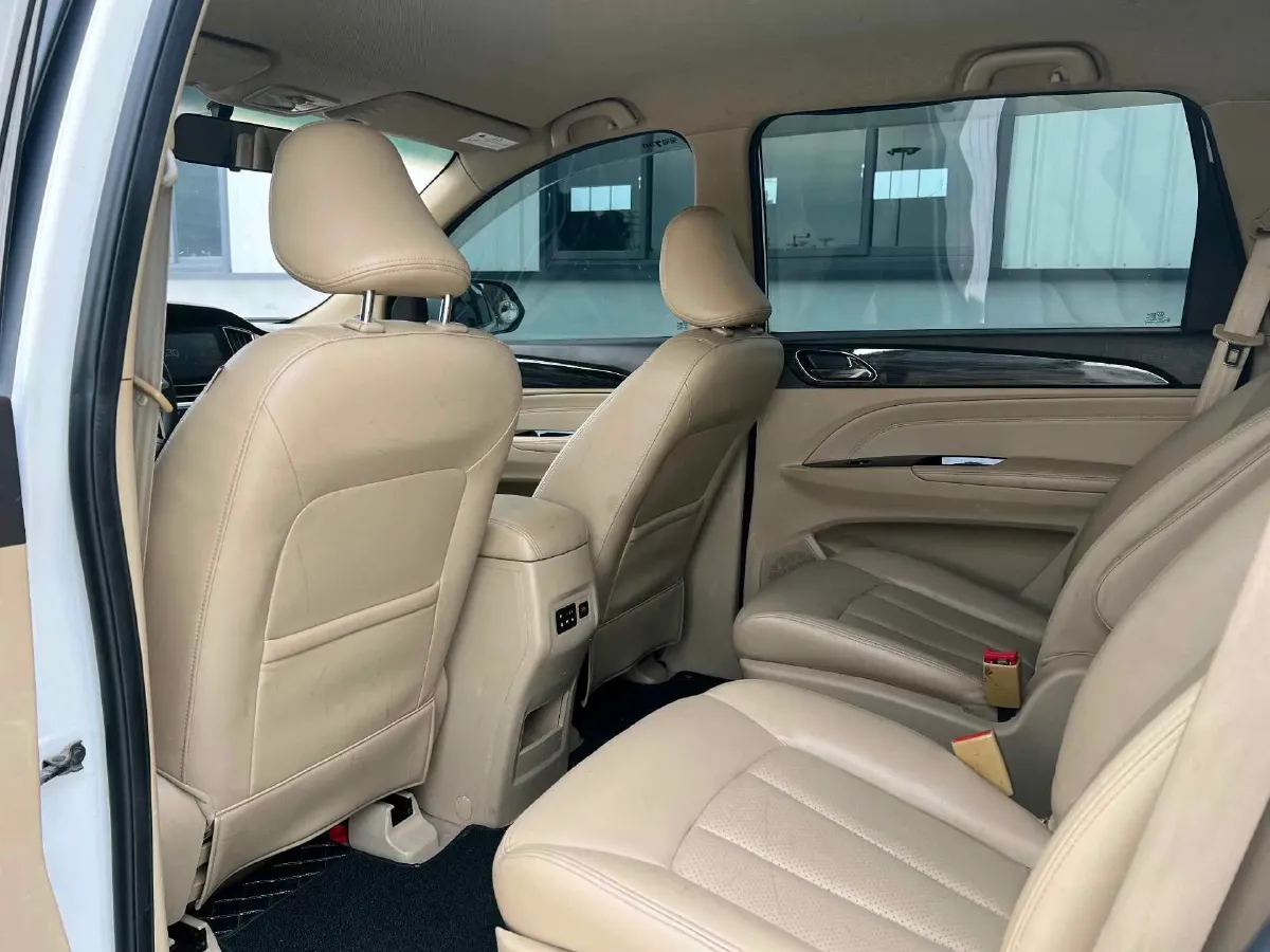 2016 BaoJun 560 1.5T 150HP L4 6MT,autocango,china used car exporter,china ev exporter,chinese used car exporter,chinese used ev exporter