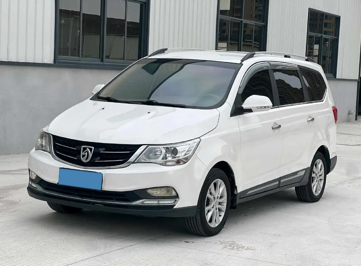 2016 BaoJun 560 1.5T 150HP L4 6MT,autocango,china used car exporter,china ev exporter,chinese used car exporter,chinese used ev exporter