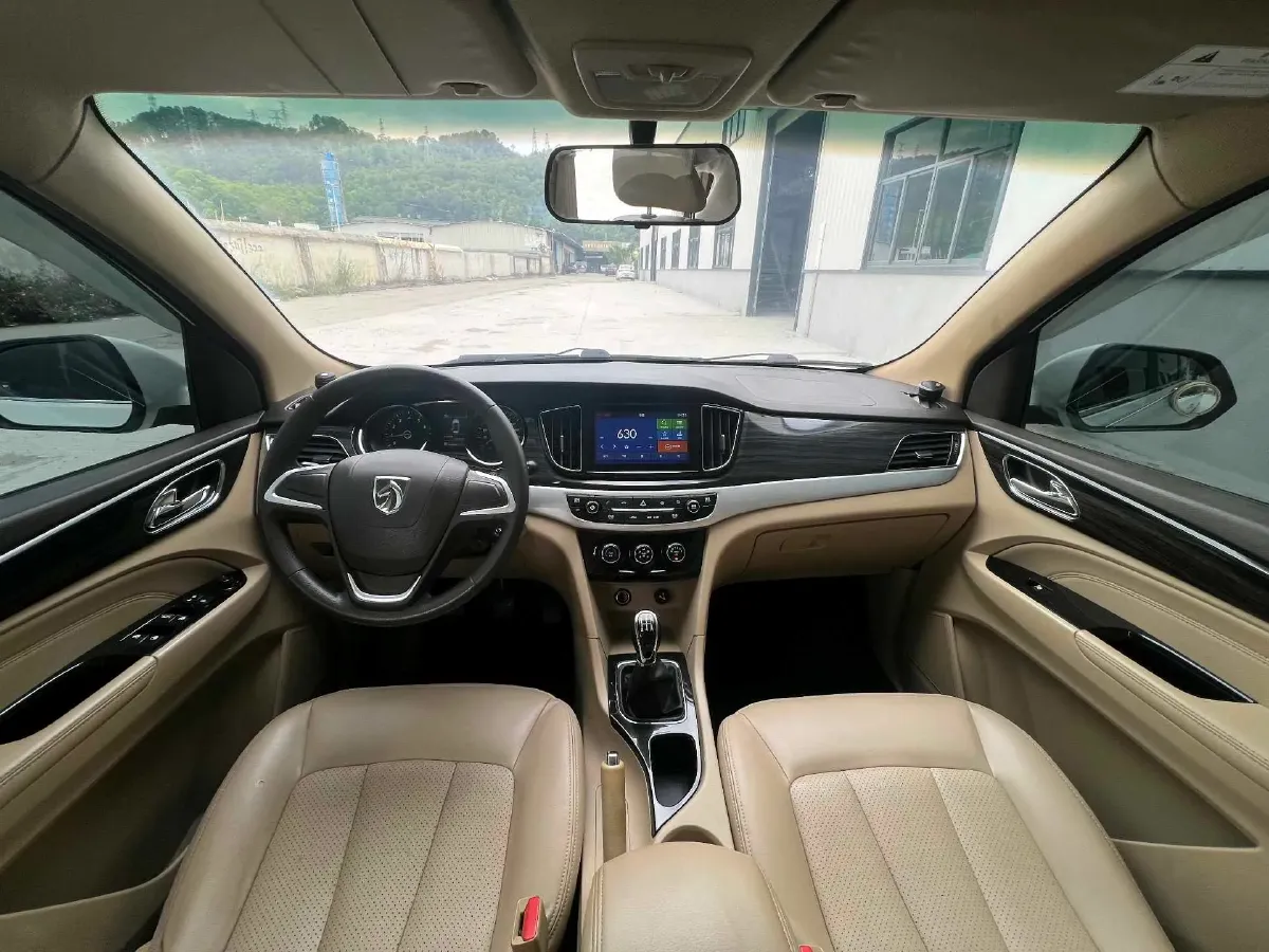 2016 BaoJun 560 1.5T 150HP L4 6MT,autocango,china used car exporter,china ev exporter,chinese used car exporter,chinese used ev exporter