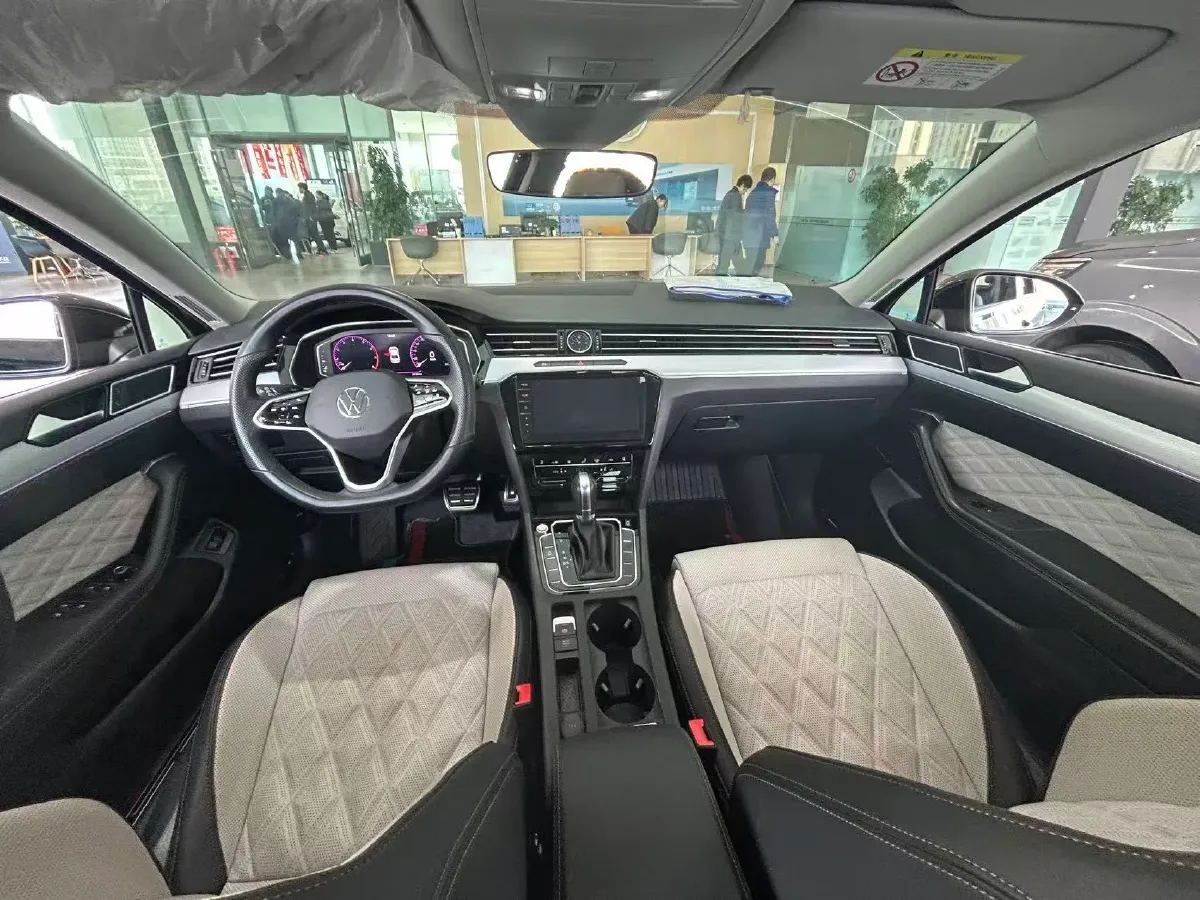 2023 Volkswagen Magotan 2.0T 186HP L4 7DCT,autocango,china used car exporter,china ev exporter,chinese used car exporter,chinese used ev exporter