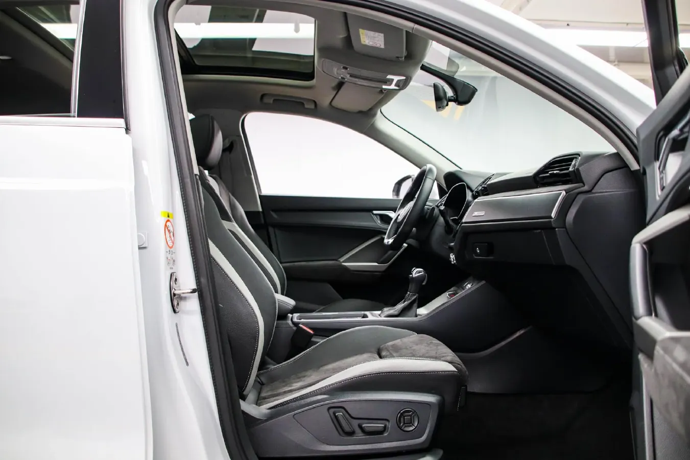 2021 Audi Q3 1.4T 150HP L4 7DCT,autocango,china used car exporter,china ev exporter,chinese used car exporter,chinese used ev exporter