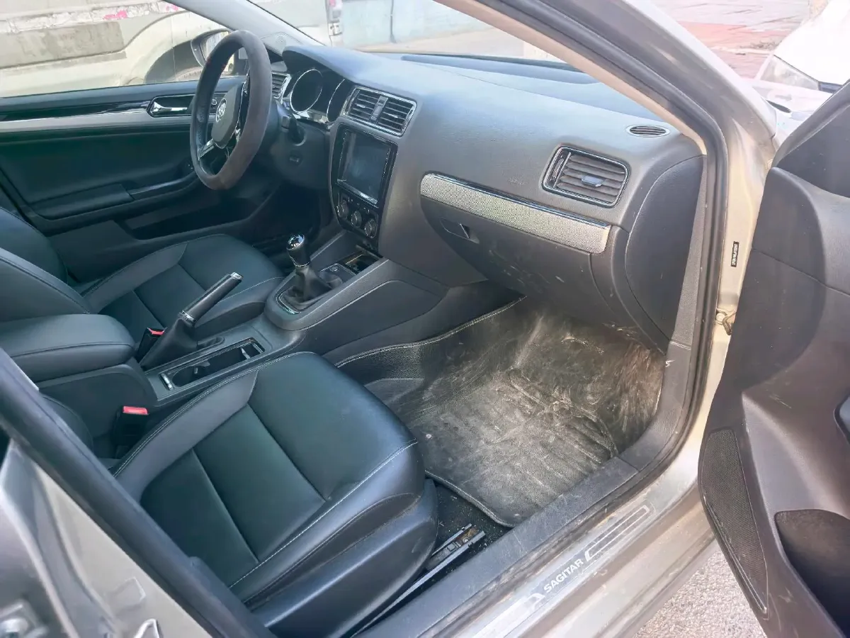 2018 KingLong KaiTe 2.3T 110HP L4 5MT,autocango,china used car exporter,china ev exporter,chinese used car exporter,chinese used ev exporter