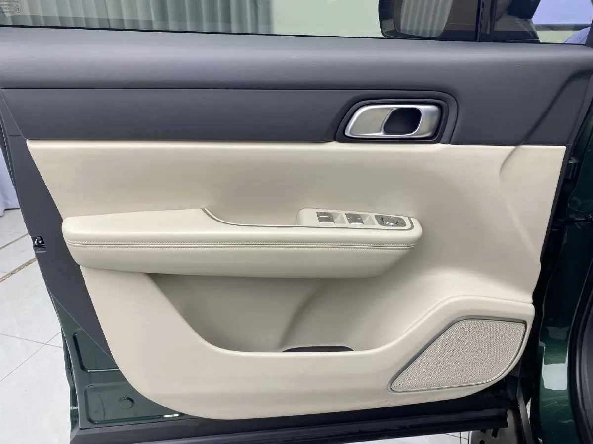 2021 Li ONE Range Extended 131HP REEV 40.5KWH,autocango,china used car exporter,china ev exporter,chinese used car exporter,chinese used ev exporter