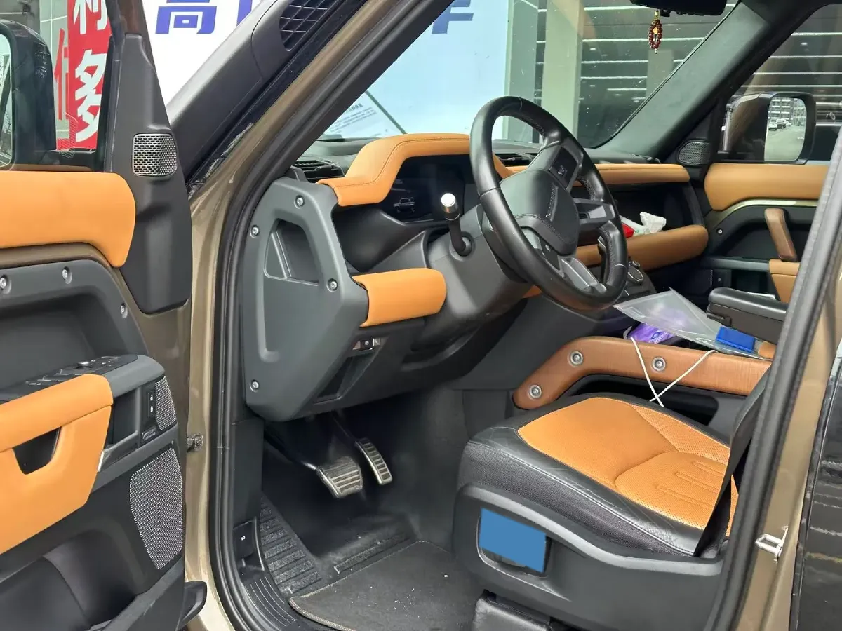 2020 Land Rover Defender 3.0T 400HP L6 8AT,autocango,china used car exporter,china ev exporter,chinese used car exporter,chinese used ev exporter