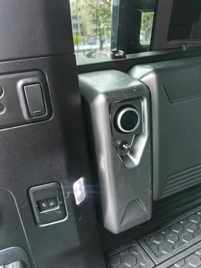 2020 Land Rover Defender 3.0T 400HP L6 8AT,autocango,china used car exporter,china ev exporter,chinese used car exporter,chinese used ev exporter