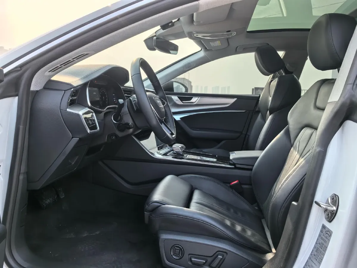 2023 Audi A7 2.0T 265HP L4 7DCT,autocango,china used car exporter,china ev exporter,chinese used car exporter,chinese used ev exporter