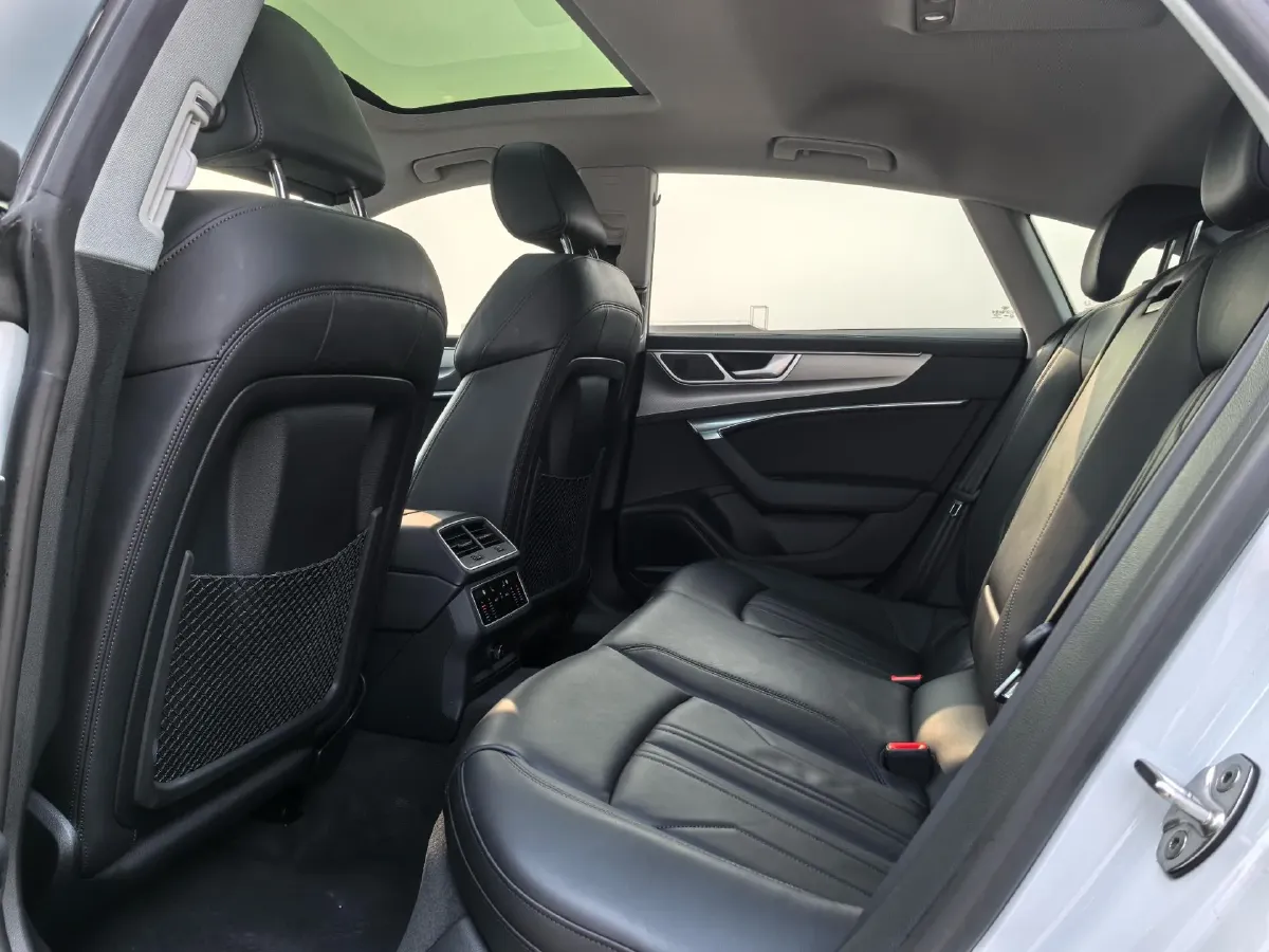 2023 Audi A7 2.0T 265HP L4 7DCT,autocango,china used car exporter,china ev exporter,chinese used car exporter,chinese used ev exporter