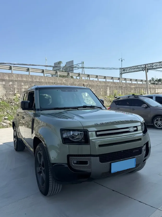 2023 Land Rover Defender 3.0T 400HP L6 8AT,autocango,china used car exporter,china ev exporter,chinese used car exporter,chinese used ev exporter