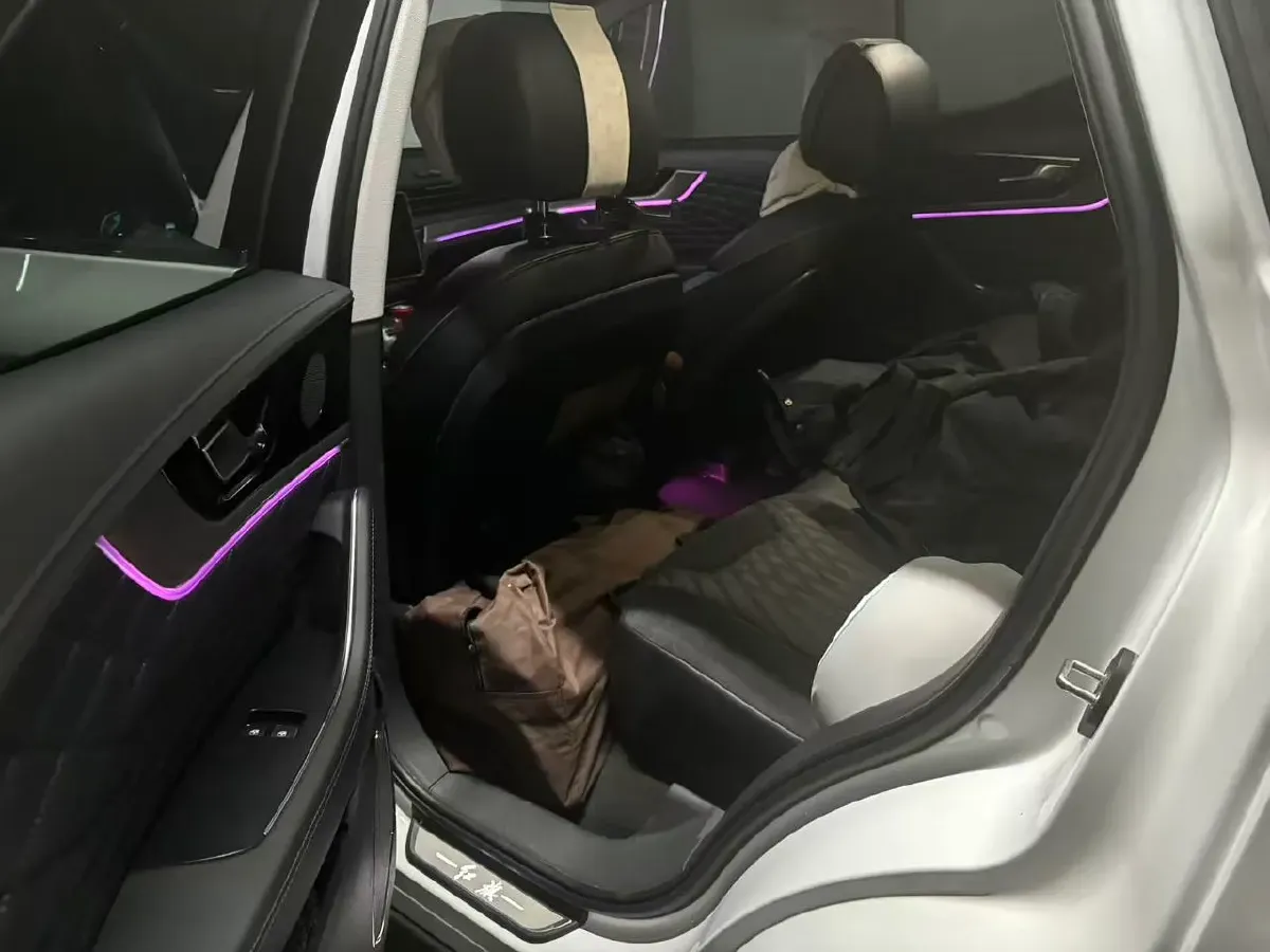 2022 HongQi HS5 2.0T 224HP L4 6AT,autocango,china used car exporter,china ev exporter,chinese used car exporter,chinese used ev exporter