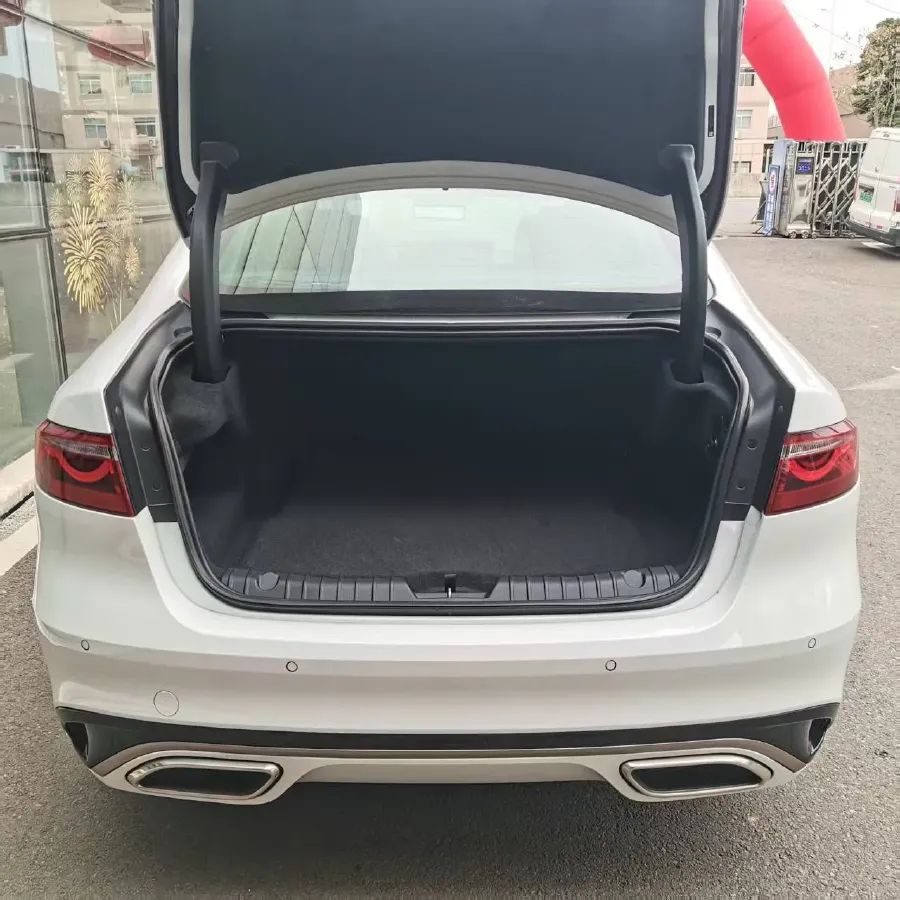 2024 Jaguar XFL 2.0T 300HP L4 8AT,autocango,china used car exporter,china ev exporter,chinese used car exporter,chinese used ev exporter