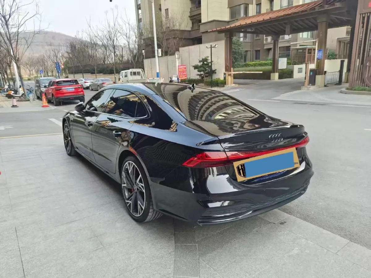 2023 Audi A7L 2.0T 245HP L4 7DCT,autocango,china used car exporter,china ev exporter,chinese used car exporter,chinese used ev exporter