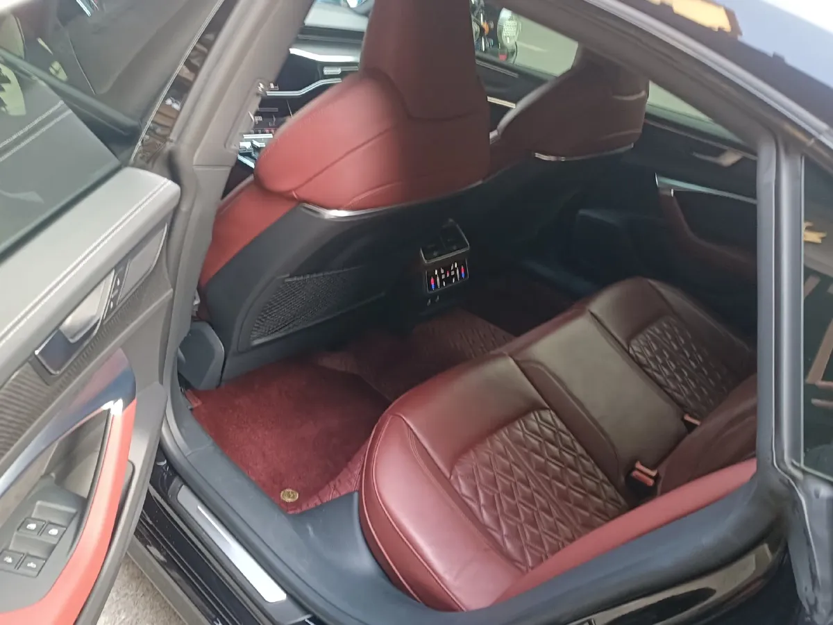 2023 Audi A7L 2.0T 245HP L4 7DCT,autocango,china used car exporter,china ev exporter,chinese used car exporter,chinese used ev exporter