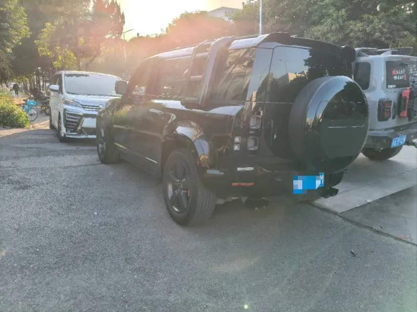 2023 Land Rover Defender 3.0T 400HP L6 8AT,autocango,china used car exporter,china ev exporter,chinese used car exporter,chinese used ev exporter