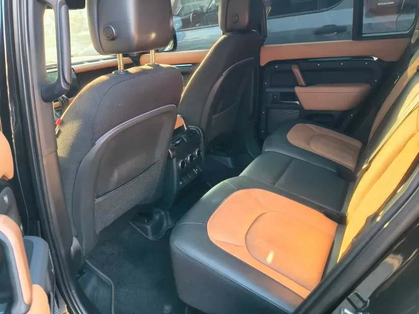 2023 Land Rover Defender 3.0T 400HP L6 8AT,autocango,china used car exporter,china ev exporter,chinese used car exporter,chinese used ev exporter