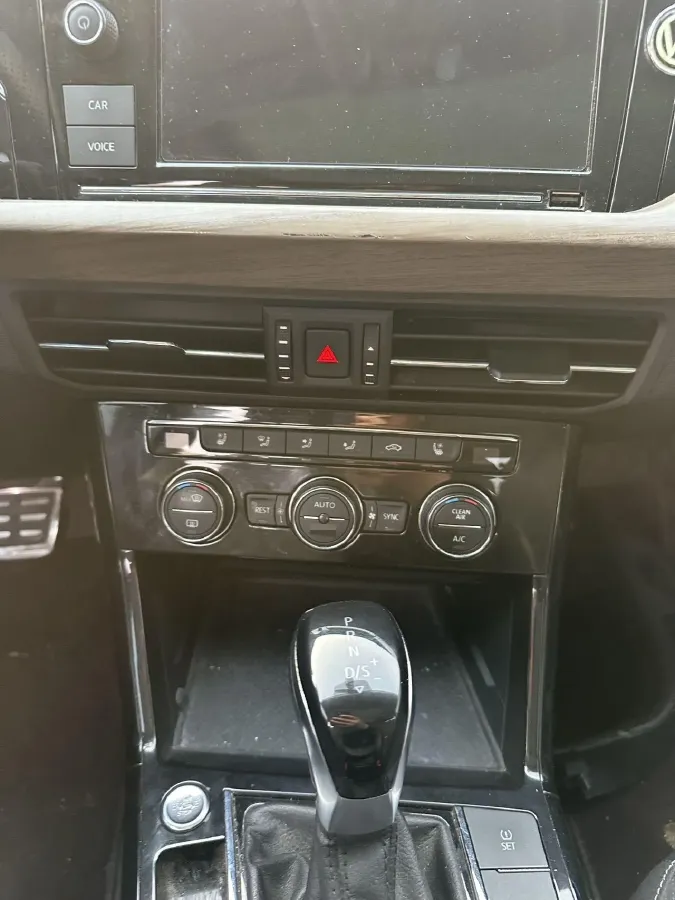 2019 Volvo V40 1.5T 152HP L4 6AT,autocango,china used car exporter,china ev exporter,chinese used car exporter,chinese used ev exporter