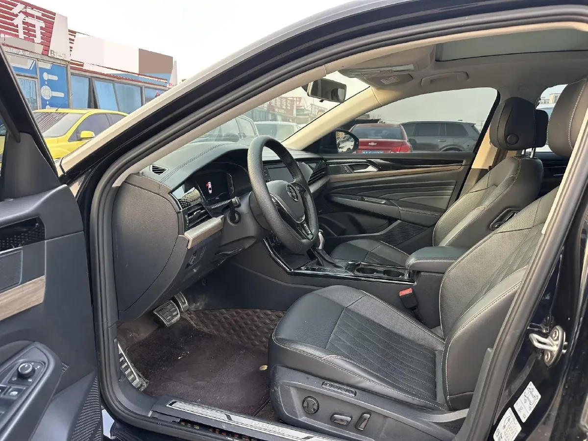 2019 Volvo V40 1.5T 152HP L4 6AT,autocango,china used car exporter,china ev exporter,chinese used car exporter,chinese used ev exporter