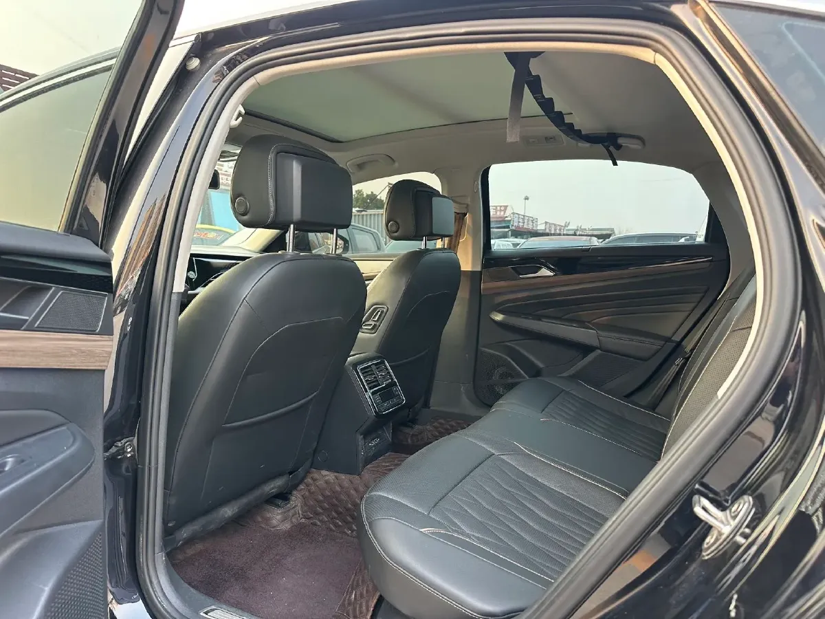 2019 Volvo V40 1.5T 152HP L4 6AT,autocango,china used car exporter,china ev exporter,chinese used car exporter,chinese used ev exporter