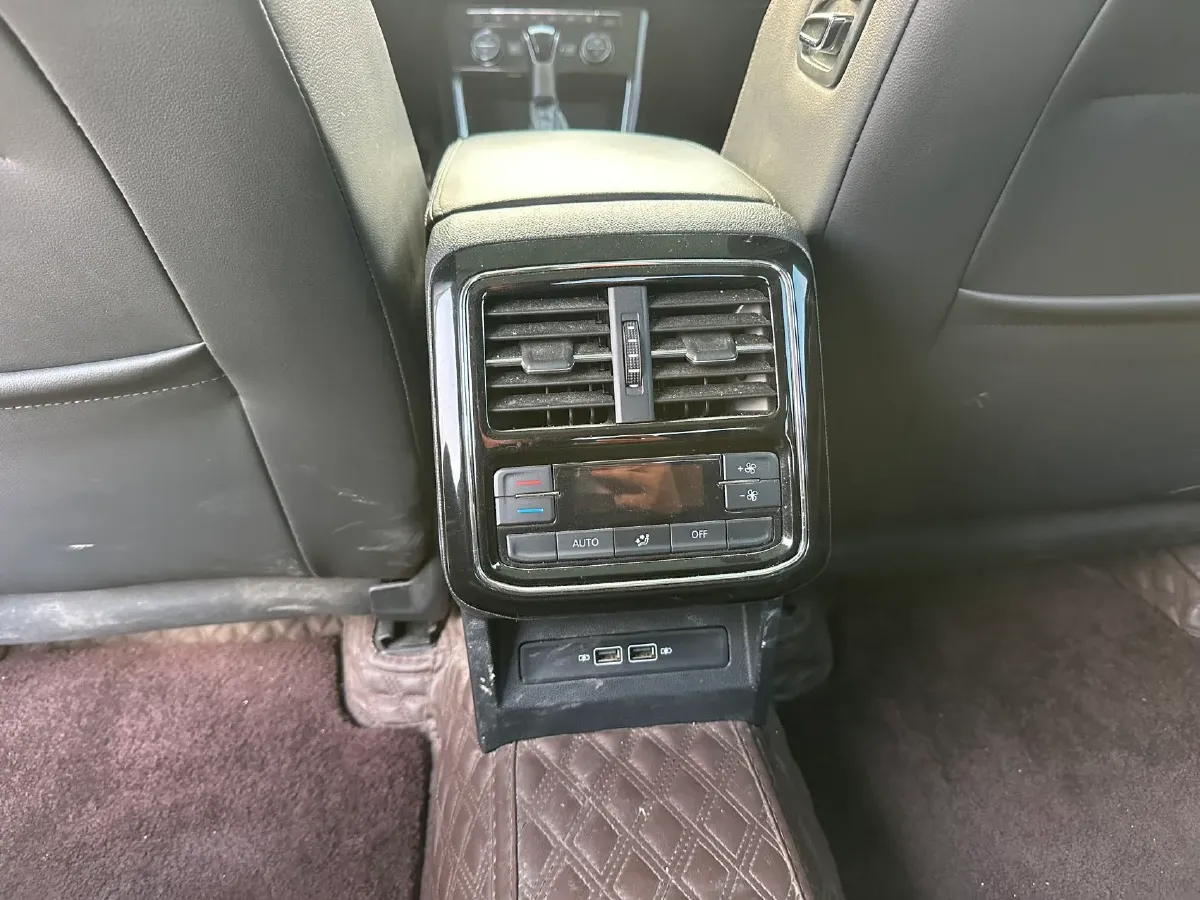 2019 Volvo V40 1.5T 152HP L4 6AT,autocango,china used car exporter,china ev exporter,chinese used car exporter,chinese used ev exporter