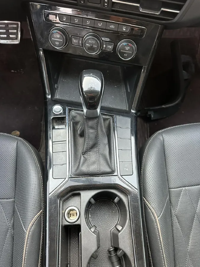 2019 Volvo V40 1.5T 152HP L4 6AT,autocango,china used car exporter,china ev exporter,chinese used car exporter,chinese used ev exporter