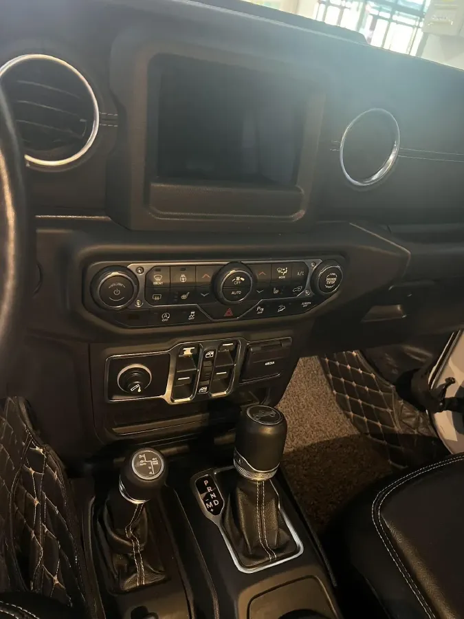 2019 Jeep Wrangler 2.0T 266HP L4 8AT,autocango,china used car exporter,china ev exporter,chinese used car exporter,chinese used ev exporter
